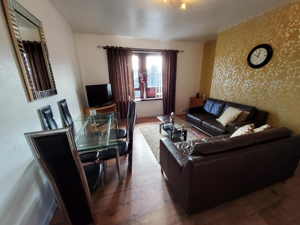 4 Bedroom By Sensational Short Lets & Serviced Accommodation, , Roslin Street With Free Wi-fi & Netflix Apartment Aberdeen